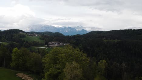 Drone-shot-pulling-back-through-the-Dolomite-mountains-in-Italy