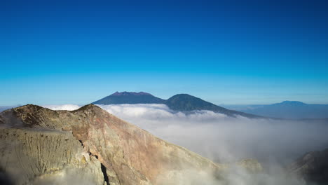 el volcán activo del monte ijen