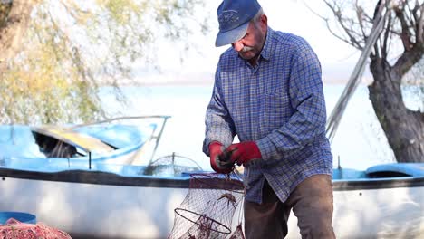 the fisherman preparing the fishing rod 2