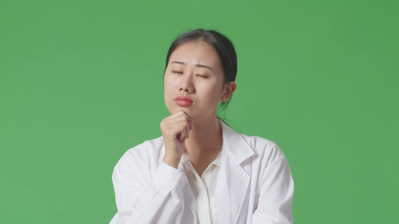 코트 를 입은 여자, 여러 가지 표정