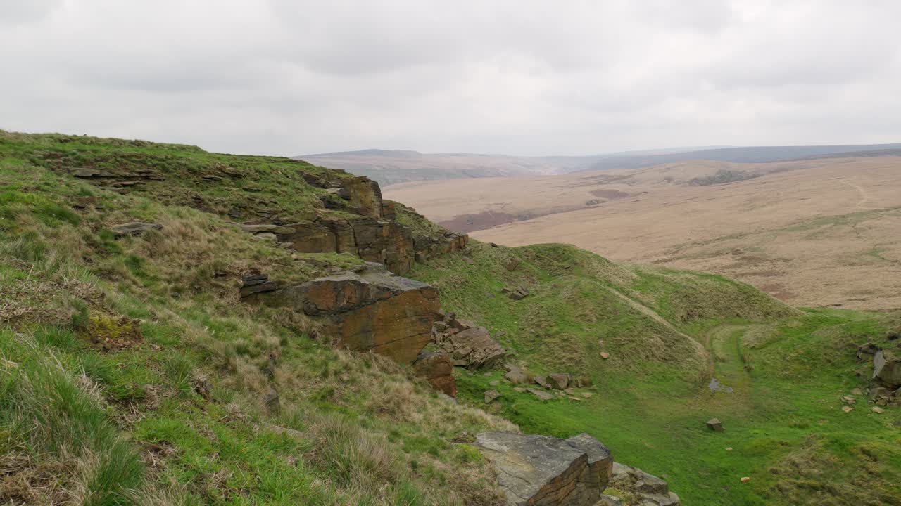 요크셔의 마스덴 근처의  ⁇  힐