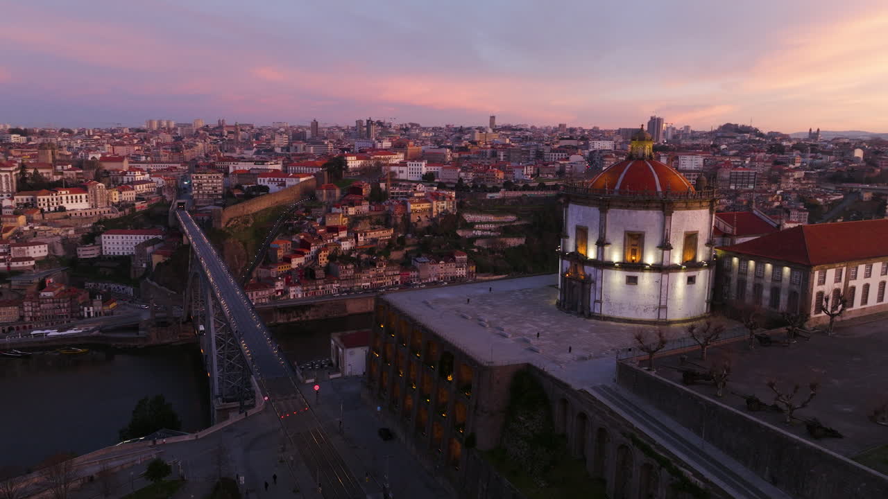 Dom Luís I Bridge glowing in sunrise hues