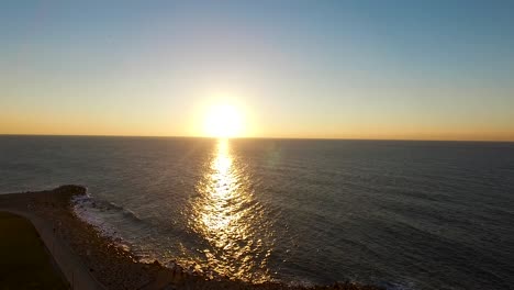 dron de aterrizaje. puesta de sol israel