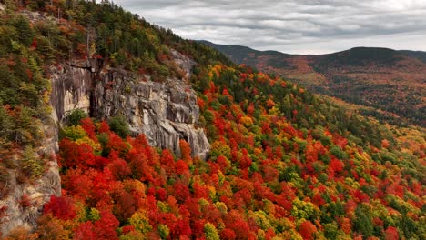 Die-Weißen-Berge-Der-New-Hampshire-Peak-Herbstfarben