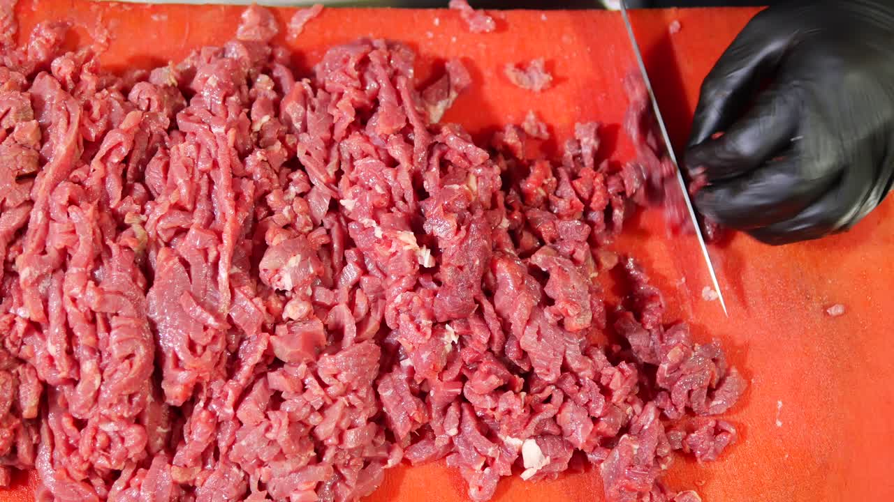Picando Carne Bovina Crua