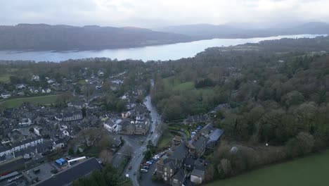 Ciudad-De-Windermere-En-La-Orilla-Del-Lago-En-Cumbria,-Lake-District,-Inglaterra