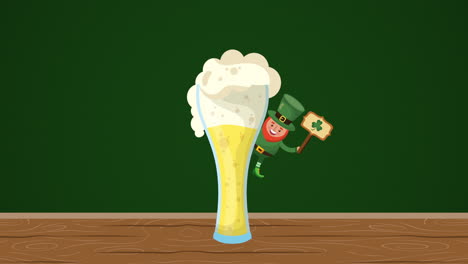 tarjeta animada del día de san patricio con elfo y cerveza