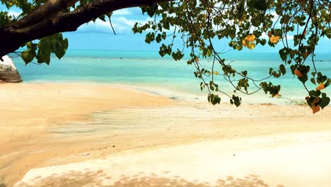 Panning-Shot-of-a-Beautiful-Paradise-Beach-on-the-Island-of-Koh-Samui,-Thailand-with-Turquoise-Waters-and-White-Sand