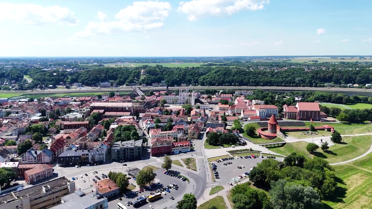 Veduta aerea panoramica del centro di Kaunas in una giornata di sole