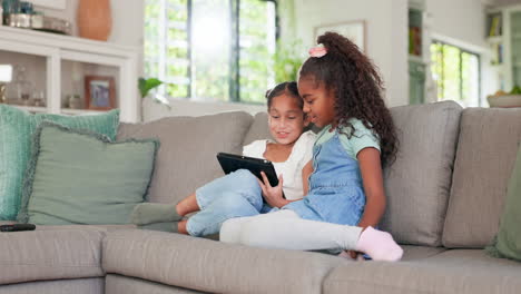 Tableta,-Niños-Y-Hermanas-Jugando-Juegos-En-Línea