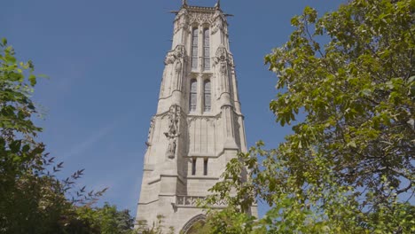 Exterior-De-La-Torre-Tour-Saint-Jacques-En-París,-Francia,-Contra-El-Cielo-Azul-2