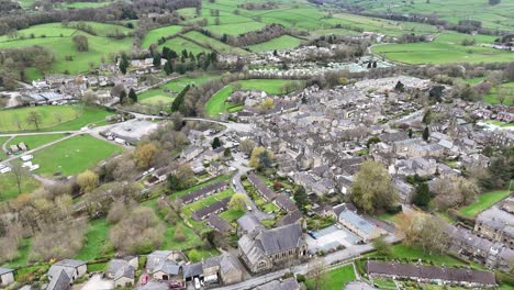 el puente de pateley, una pequeña ciudad comercial del norte de yorkshire. drone, aéreo, ángulo alto.