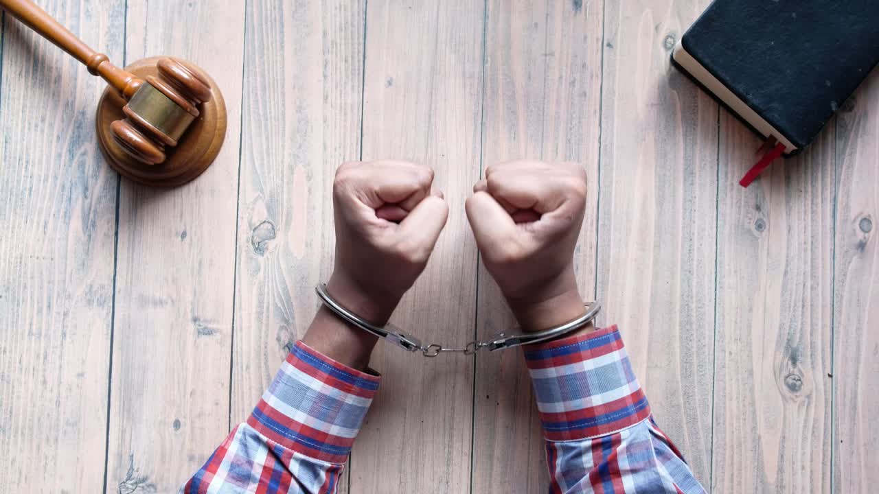 arresto, la ley y la justicia