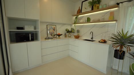 Clean-and-Stylish-White-Marble-Tiles-Pantry-Interior-Design