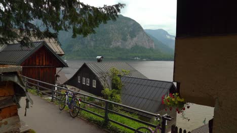 Hallstatt-Es-Un-Pueblo-En-La-Orilla-Occidental-Del-Lago-Hallstatt.