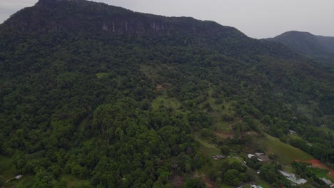 Peaceful-Escape-With-Stunning-Scenery-In-Currumbin-Valley-In-The-Lush-Hinterland-Of-Gold-Coast-In-Australia