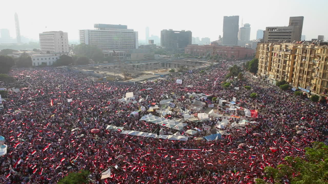 카이로 이집트 1 타흐리르 광장의 군중