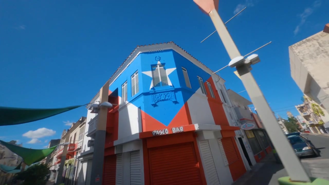 Paseo de Diego, Río Piedras, Puerto Rico. Toma de dron FPV cinematográfica 2. 4K 30FPS