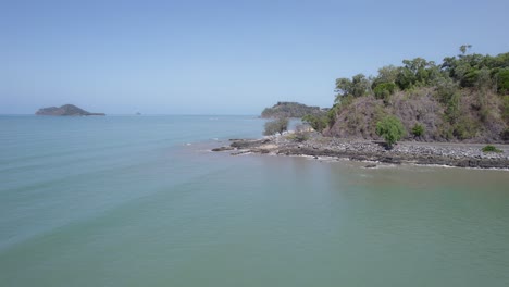 Küstenlandschaft-Am-Ellis-Beach-In-Der-Region-Cairns,-Queensland,-Australien---Schwenken