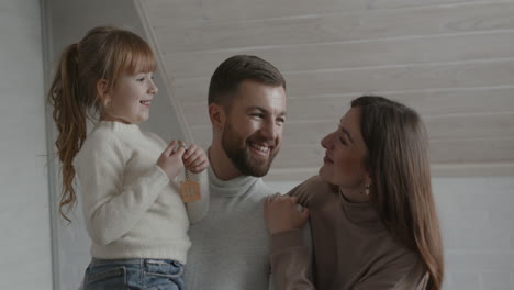 Familia-Feliz-Abrazándose