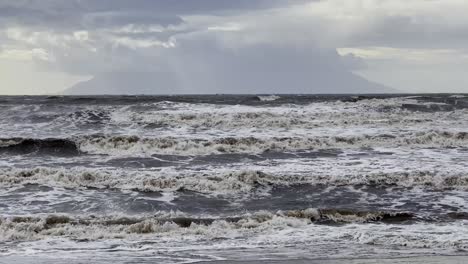 Olas-Del-Océano-En-Tiempo-Tormentoso