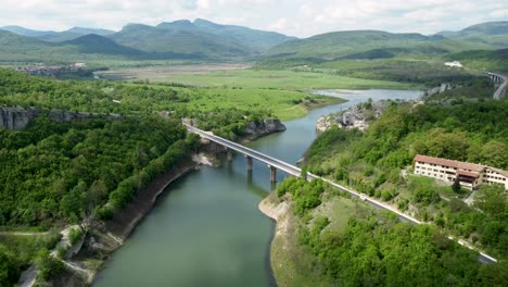 Embalse-De-Tsonevo-Cerca-Del-Pueblo-De-Asparuhovo,-Región-De-Varna,-Bulgaria