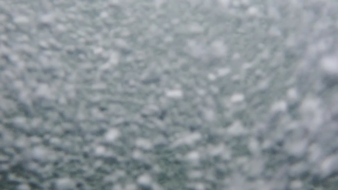 grabación submarina en alta resolución de la circulación de burbujas