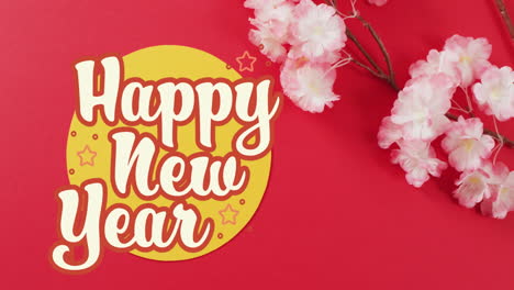 animación de felicitaciones de año nuevo texto sobre decoraciones tradicionales chinas en fondo rojo
