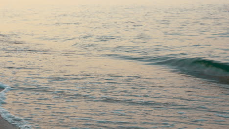 Relaxing-view-on-waves-on-coastline