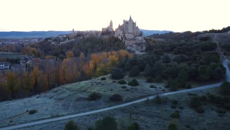 Antiguo-Castillo-En-El-Día-De-Otoño