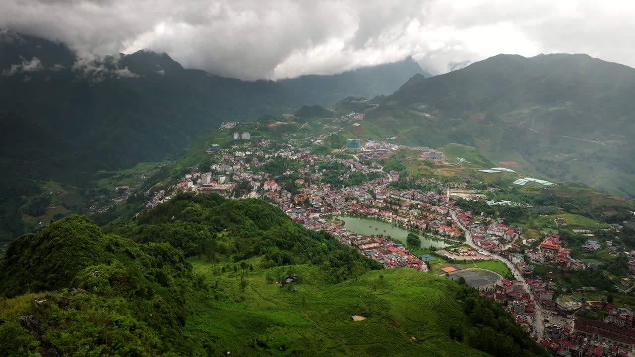 Man explore Ham Rong mountain viewpoint over Sa Pa surrounded by karst mountains