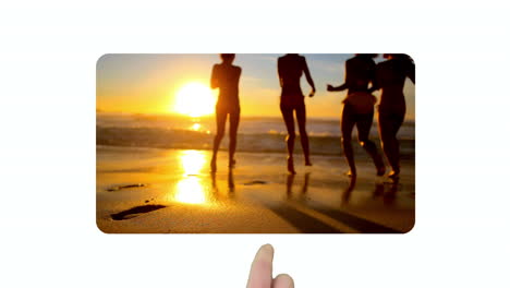 Videos-Von-Freunden,-Die-Den-Strand-Bei-Sonnenuntergang-Genießen