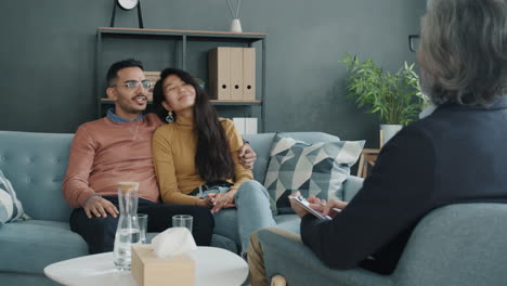 sesión de terapia de pareja