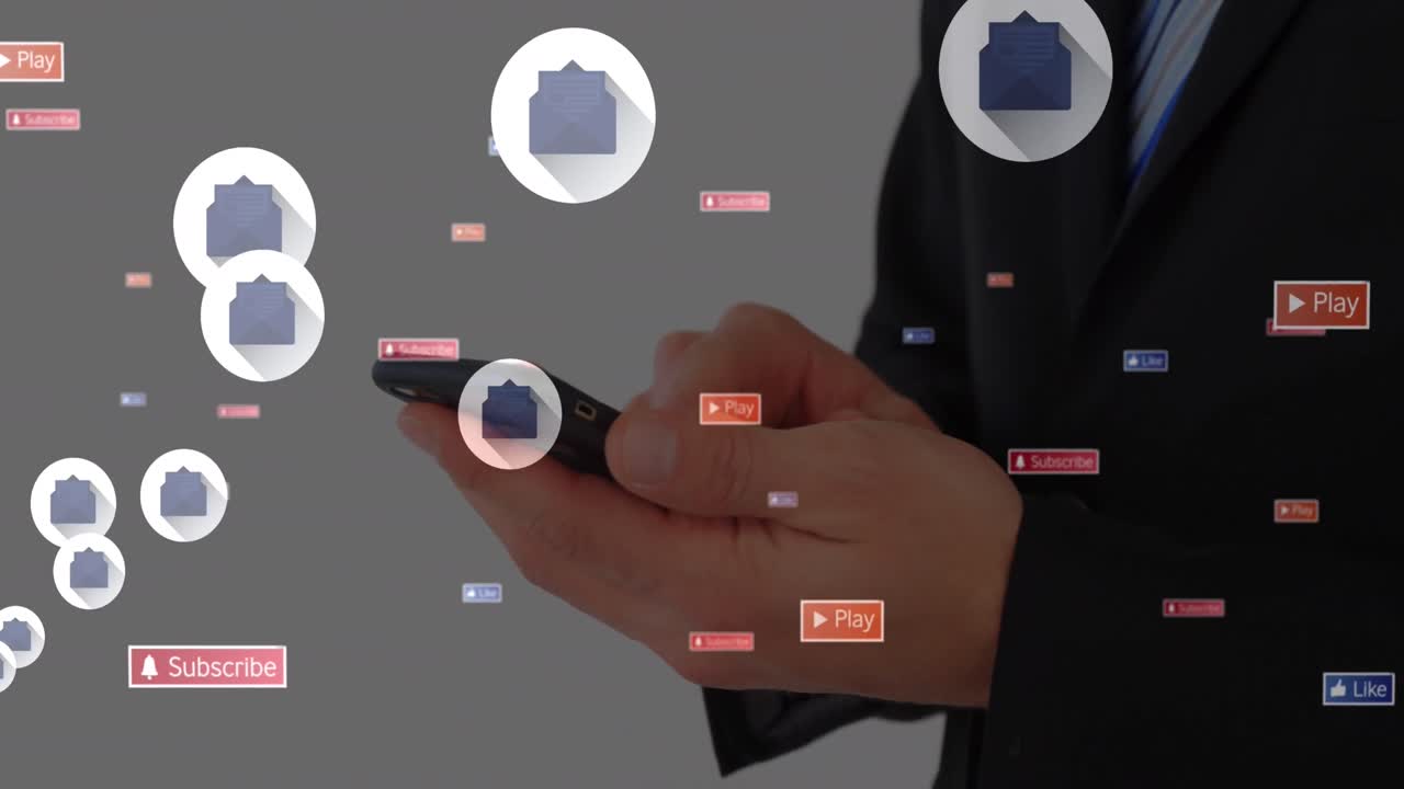 スマートフォンを使用しているビジネスマンの中間部分の上に浮かぶソーシャルメディアアイコンのアニメーション