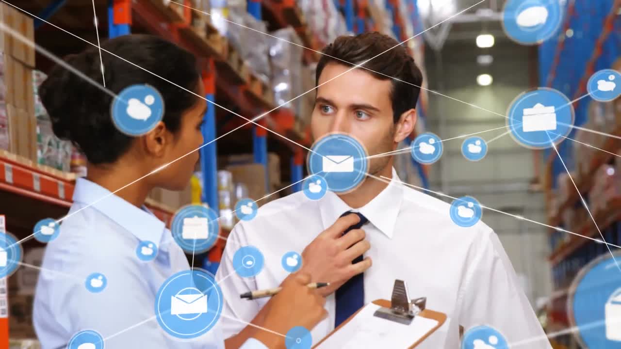 Animazione di reti di connessioni con icone su persone che lavorano in magazzino