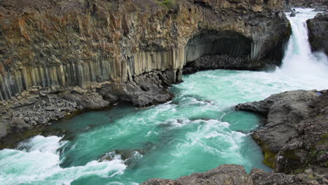 La-Cascada-De-Aldeyjarfoss-En-El-Norte-De-Islandia.