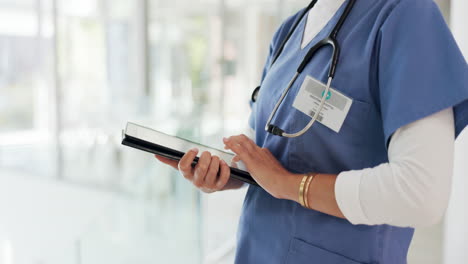 tableta digital, investigación y mujer médico
