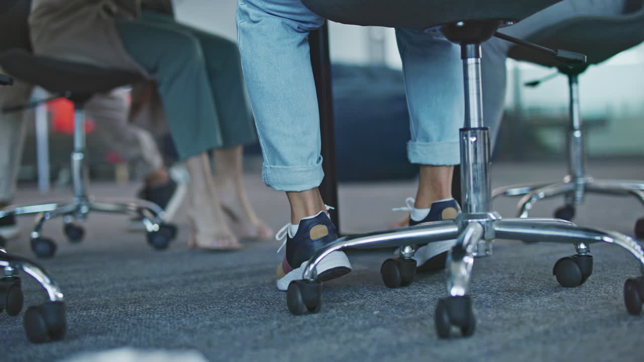 ⁇ 기, 신발, 그리고 사업가들과의 만남