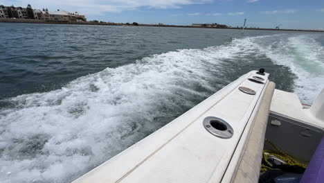 crucero en barco en la bahía de koombana en bunbury, australia occidental, australia