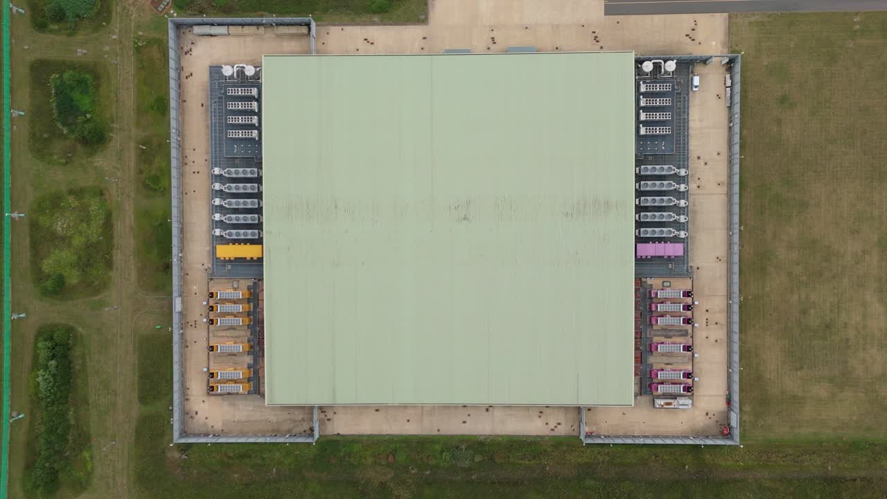 Drone Footage of High-Tech Data Centre in England Featuring Innovative IT Storage Solutions and Efficient Cooling Mechanisms