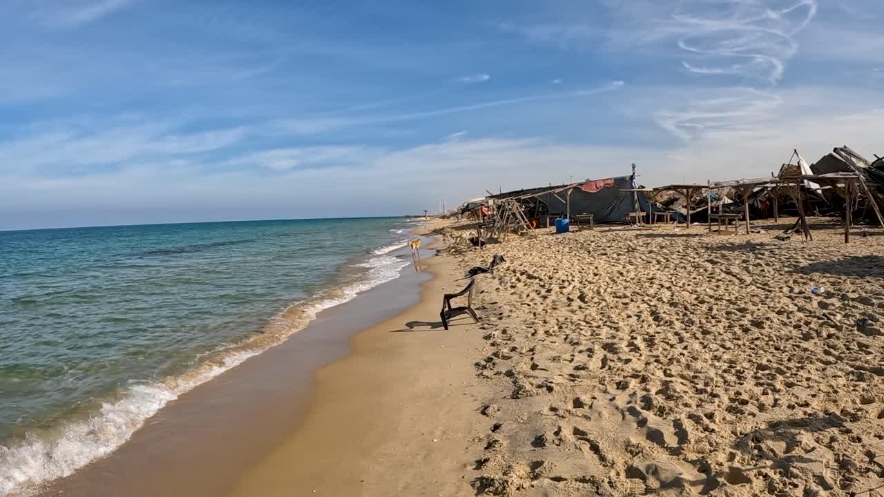 Playa abandonada de Gaza durante el conflicto de la guerra Israel-Hamas, 2024