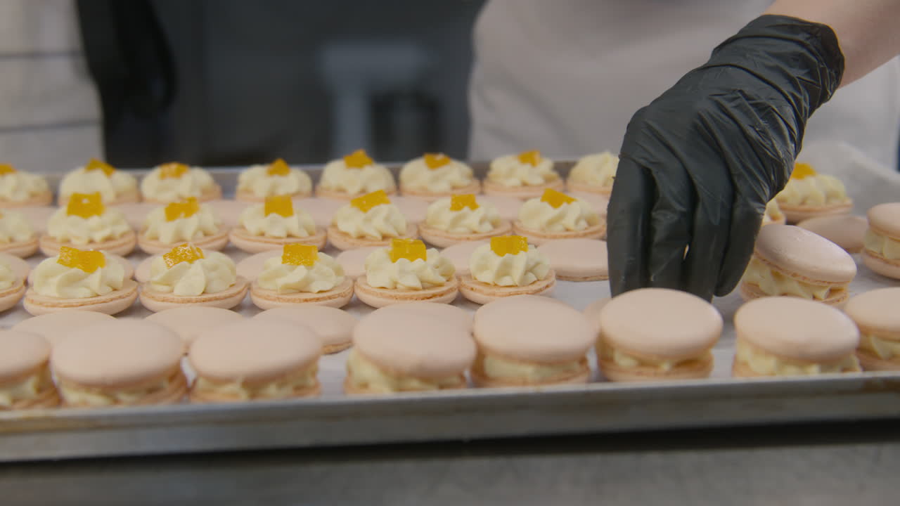 Macaron Decoration Process