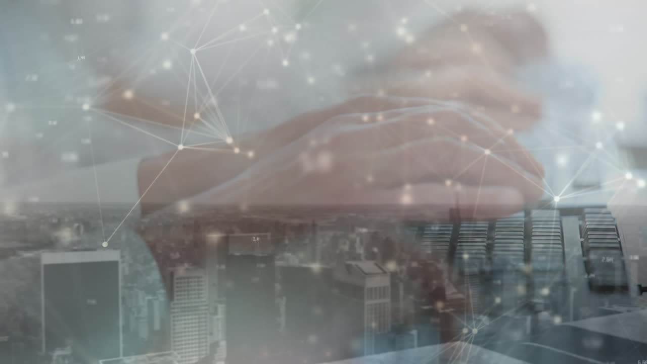 컴퓨터 키보드를 입력하는 사람들을 통해 연결 네트워크의 애니메이션