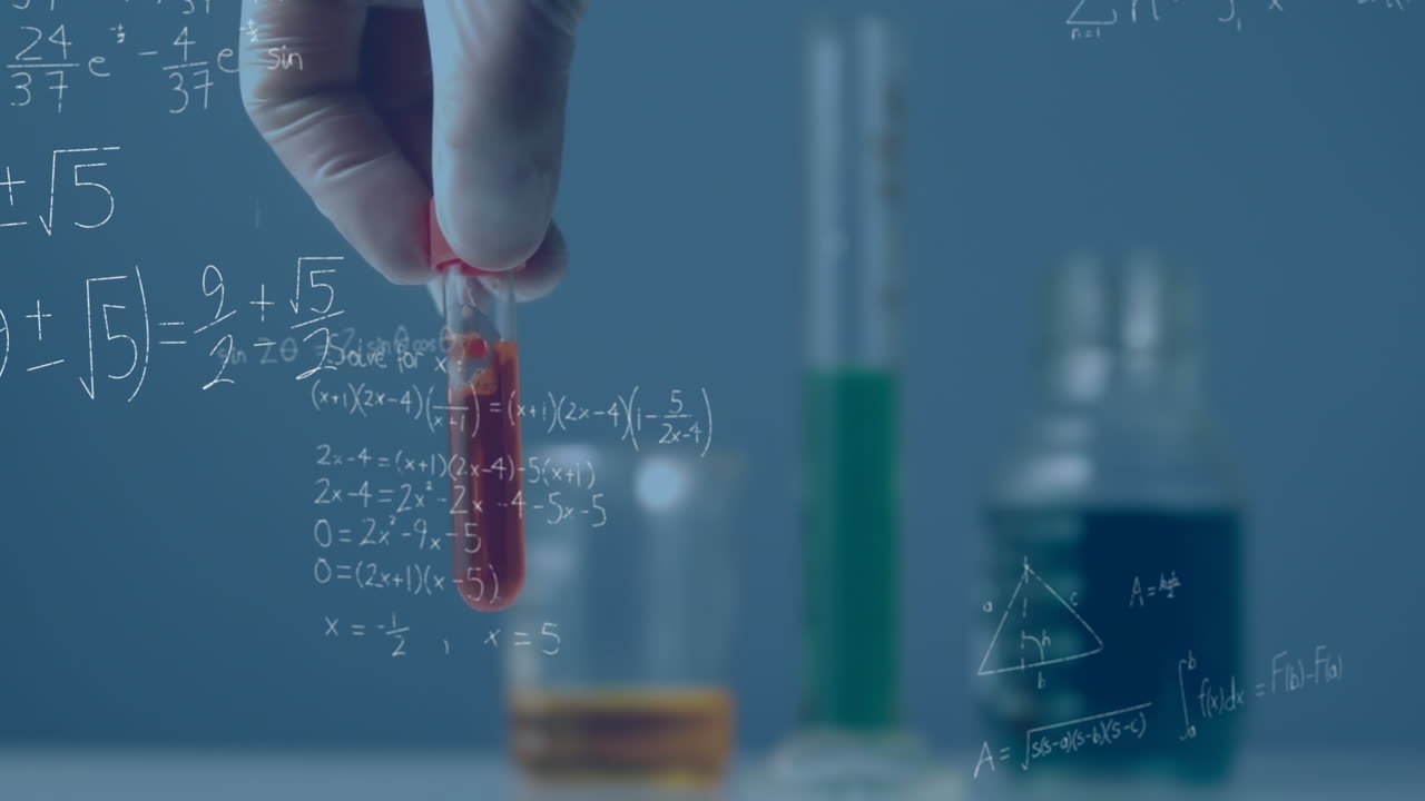 animación de fórmulas matemáticas sobre el científico en el laboratorio