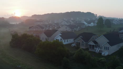 Tagesanbruch-Sonnenaufgang-In-Der-Nachbarschaft-Der-Gemeinde