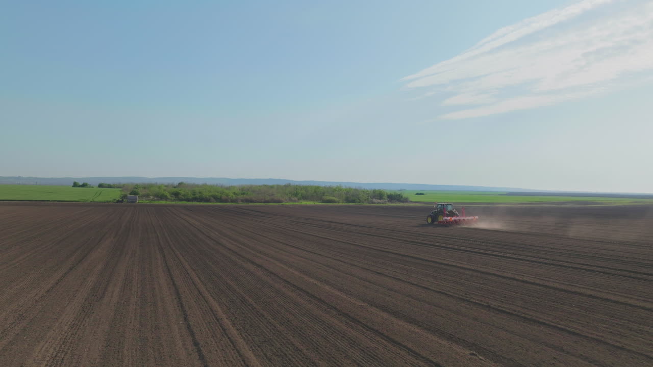 필드를 plowing 트랙터