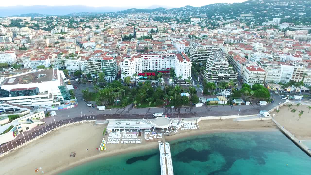 vista aérea de cannes al atardecer