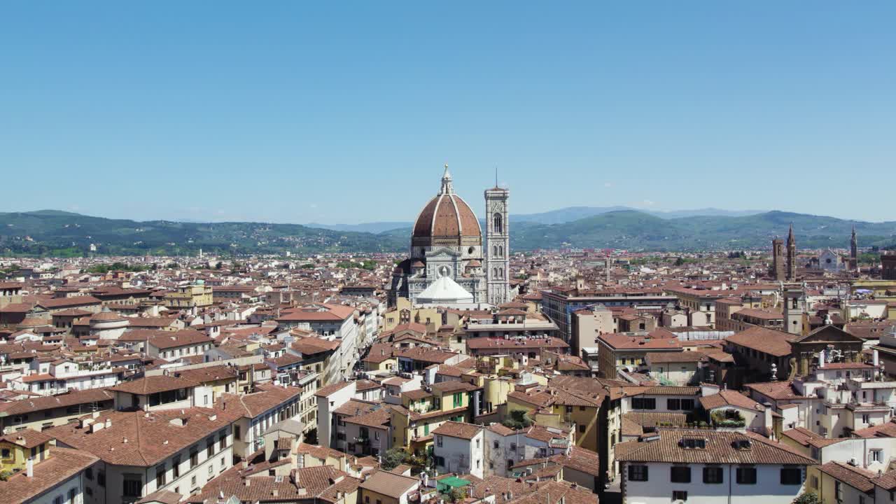 catedral de florencia en italia, hermosa vista de drones del edificio histórico en el centro de la ciudad
