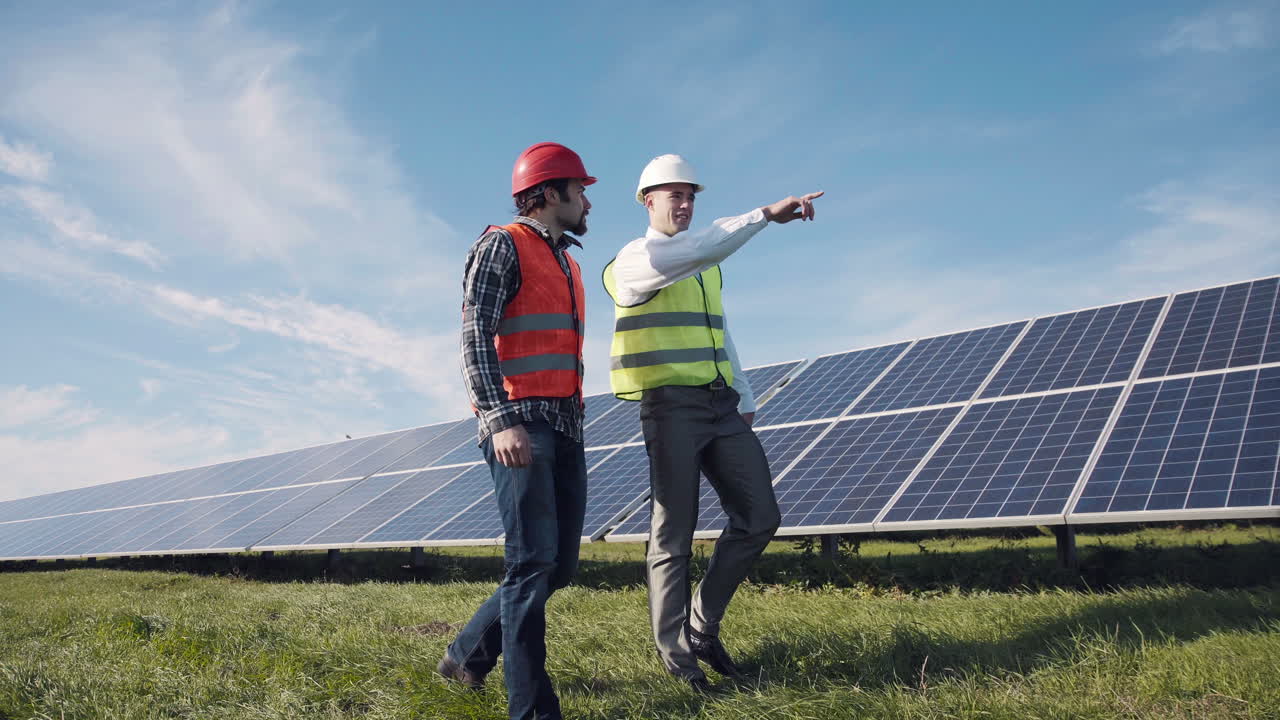 техническое обслуживание и осмотр солнечных панелей