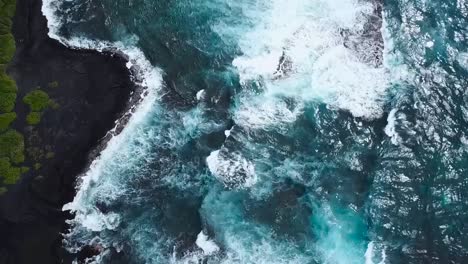 Drohne-Antenne-Vulkanischen-Schwarzen-Sandstrand-Hawaii-Vorwärts-Bewegen